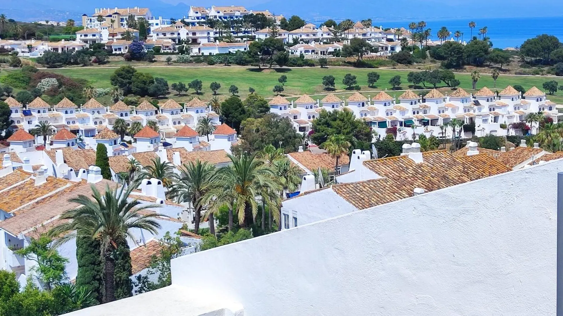 Apartment 4 Penthouse, Roof Terrace In Manilva Andalucia Spanien